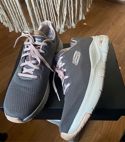 38,5 Beden Skechers spor ayakkabı