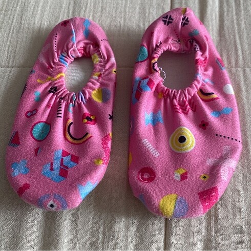 24-36 Ay Beden 2 adet deniz ayakkabısı+bone+kolluk seti