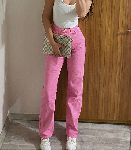Pembe pantolon