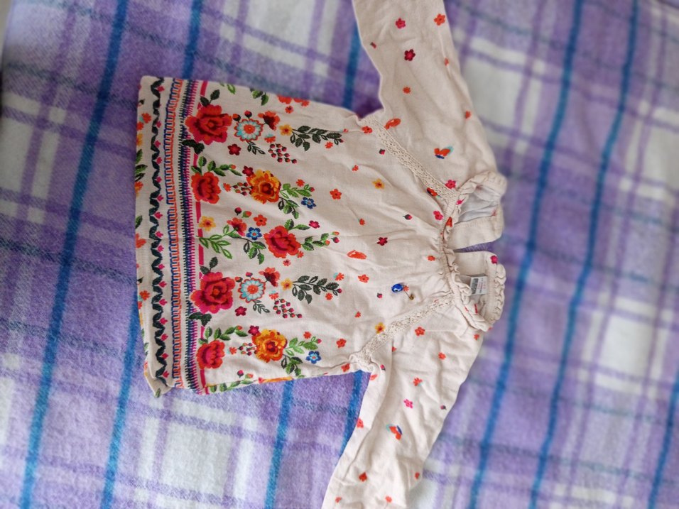 Çiçek İşlemeli Kız çocuk bluz - Görsel 3