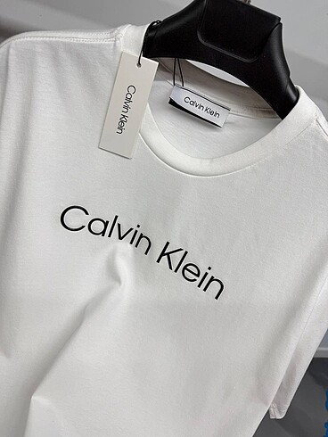 m Beden Calvin tişört