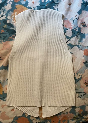 Düğmeli V Yakalı Beyaz Kadın Yelek - Görsel 2