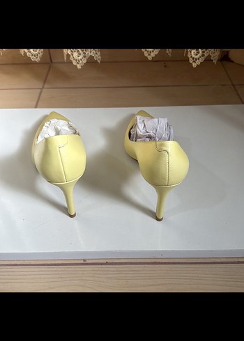 Sarı Stiletto Topuklu Kadın Ayakkabı - Görsel 4