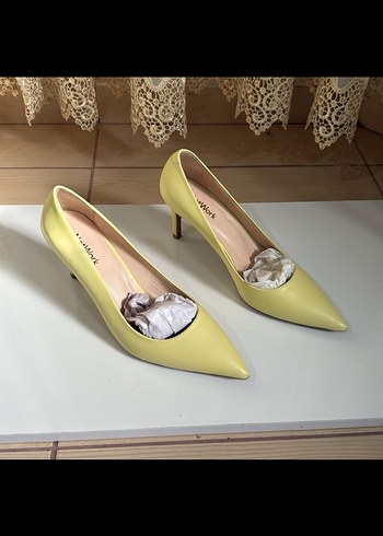 Sarı Stiletto Topuklu Kadın Ayakkabı - Görsel 2