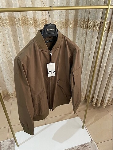 ZARA BOMBER MONT