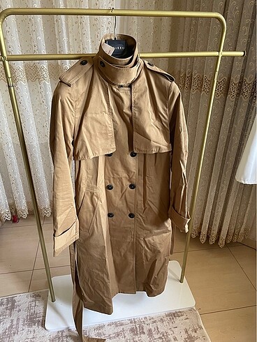 ZARA SU GEÇİRMEZ TRENÇKOT