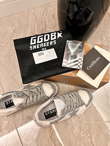 Golden Goose Deluxe Golden goose