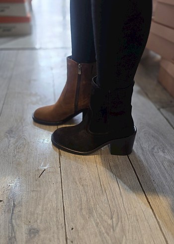 Kadın Süet Kahverengi Tokalı Topuklu Bot - Görsel 3