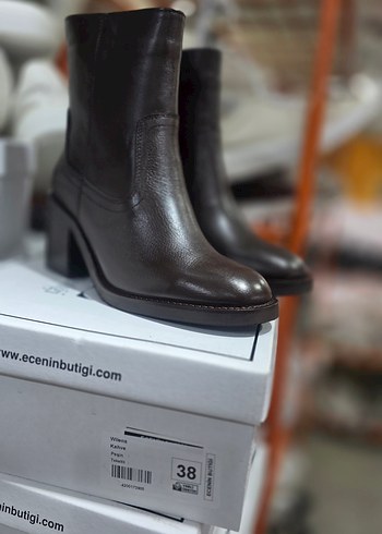 Kadın Süet Kahverengi Tokalı Topuklu Bot - Görsel 4