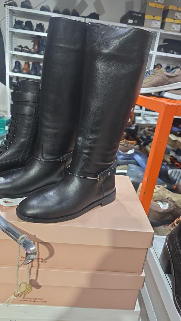 Klasik Zarif Siyah Deri Dizüstü Çizme - Görsel 3