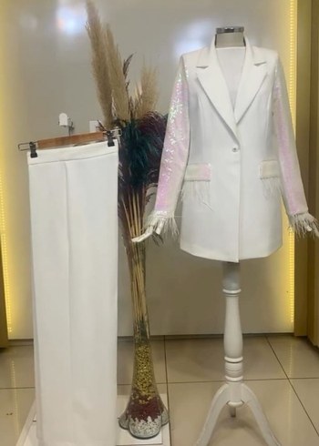 Kürk Detaylı Beyaz Mini Blazer