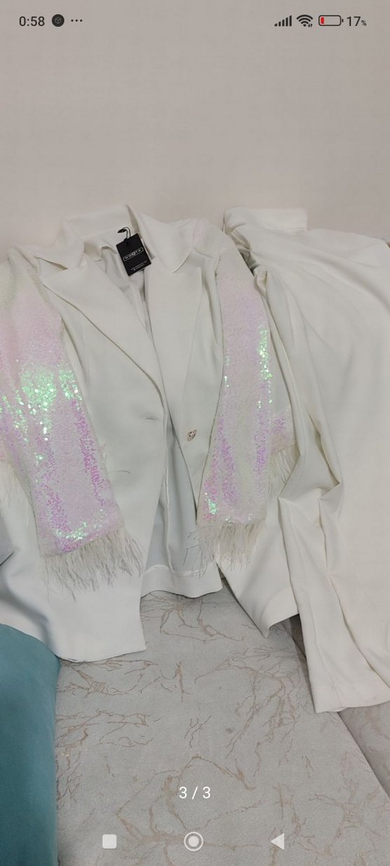 Kürk Detaylı Beyaz Mini Blazer - Görsel 2