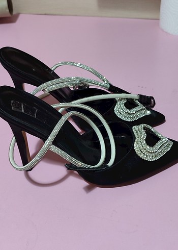 Siyah Deri Stiletto Taşlı Tokalı Kadın Ayakkabı - Görsel 5