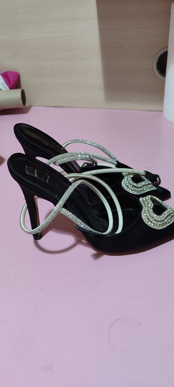 Siyah Deri Stiletto Taşlı Tokalı Kadın Ayakkabı - Görsel 3