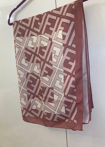 Fendi şal - Görsel 3