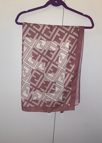 Fendi şal - Görsel 4