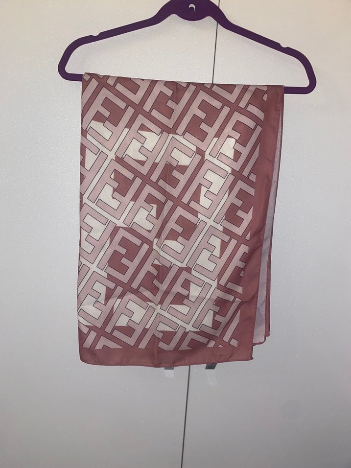 Fendi şal - Görsel 4