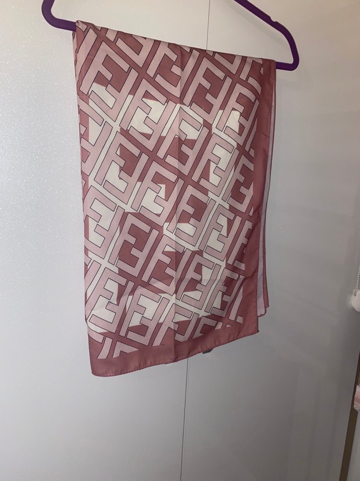 Fendi şal - Görsel 2