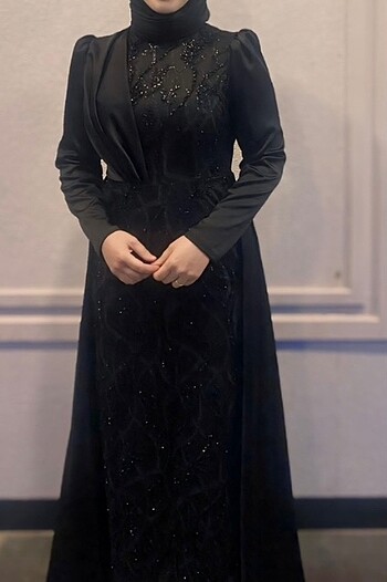 Feriha sarıoğlu siyah tesettür abiye