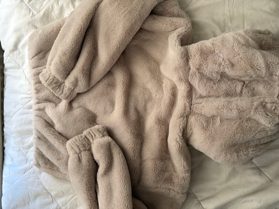 Kapüşonlu Bej Peluş Kadın Kış Ceketi - Görsel 3