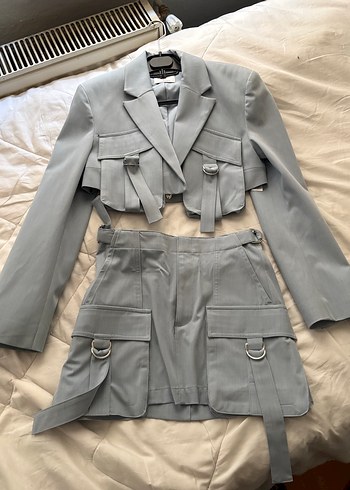 Gri Kemer Detaylı Kısa Kadın Blazer Takım