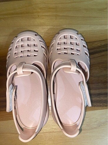 26 Beden ten rengi Renk İgor unisex sandalet