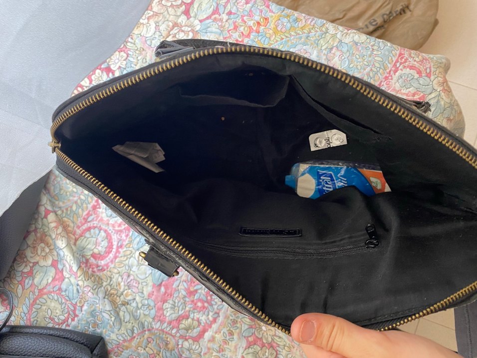 Parlak Siyah Deri Kadın Omuz Çantası - Görsel 3