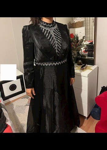 Siyah Parlak Uzun Kol Nakışlı Abiye Elbise - Görsel 2