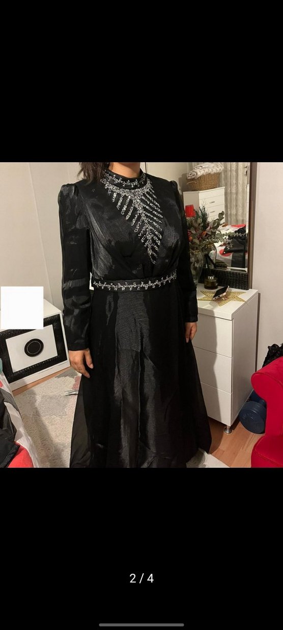 Siyah Parlak Uzun Kol Nakışlı Abiye Elbise - Görsel 2