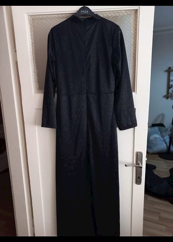 Parlak Siyah Yüksek Yakalı Drapeli Uzun Kadın Elbise - Görsel 3