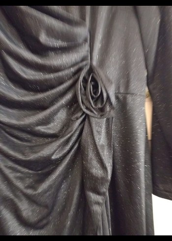 Parlak Siyah Yüksek Yakalı Drapeli Uzun Kadın Elbise - Görsel 5