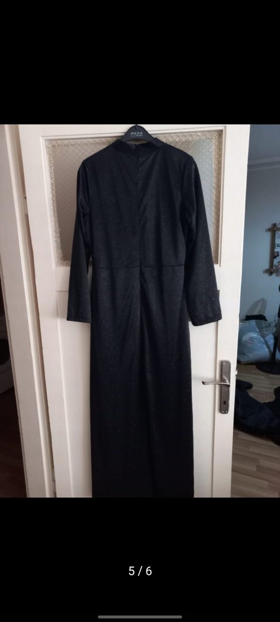 Parlak Siyah Yüksek Yakalı Drapeli Uzun Kadın Elbise - Görsel 3