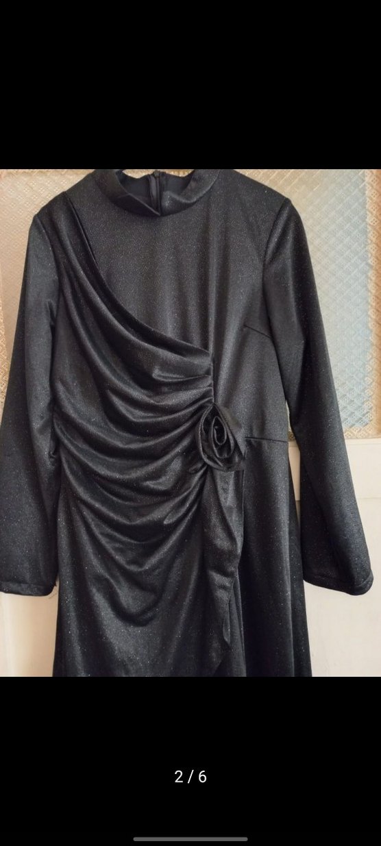 Parlak Siyah Yüksek Yakalı Drapeli Uzun Kadın Elbise - Görsel 2