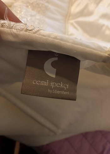 Beyaz İşlemeli Parlak Yatak Örtüsü - Görsel 8