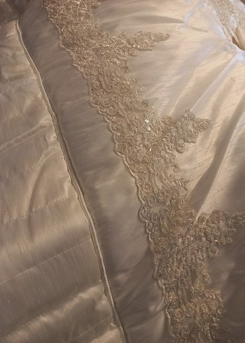 Beyaz İşlemeli Parlak Yatak Örtüsü - Görsel 5