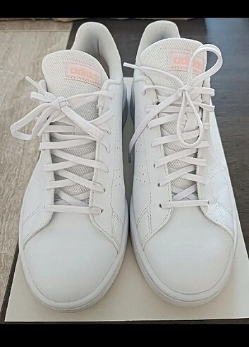 40 Beden beyaz Renk Adidas advantage base kadın spor ayakkabı