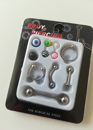 Piercing set