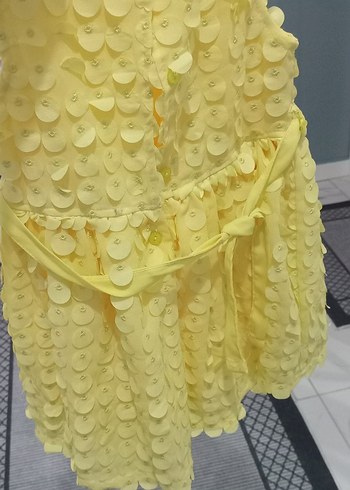 Kız Çocuk Sarı Fırfırlı Nakışlı Elbise - Görsel 4