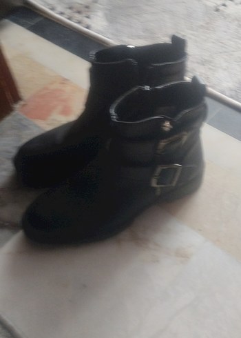 Kadın Siyah Deri Tokalı Topuklu Bot - Görsel 4