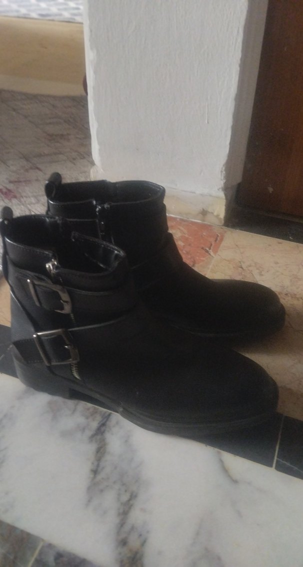 Kadın Siyah Deri Tokalı Topuklu Bot - Görsel 2