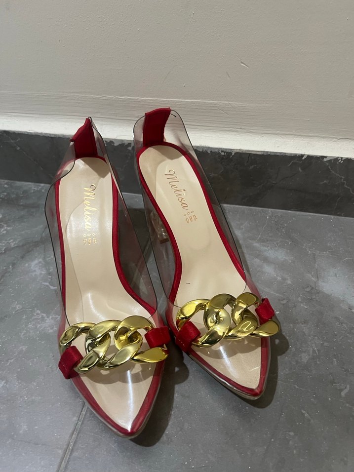 Zincir Detaylı Parlak Kırmızı Yüksek Topuklu Ayakkabı - Görsel 2