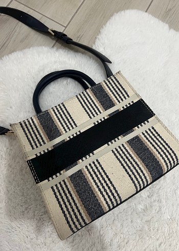 GUESS Baskılı Kadın Beyaz Gri Omuz Çantası - Görsel 3