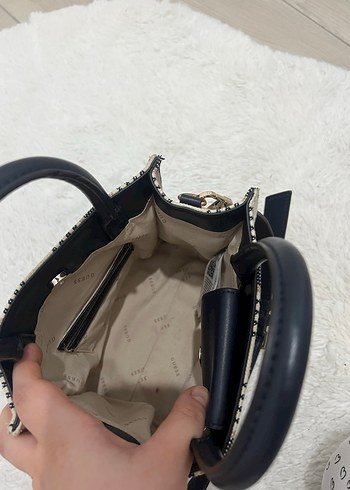 GUESS Baskılı Kadın Beyaz Gri Omuz Çantası - Görsel 5