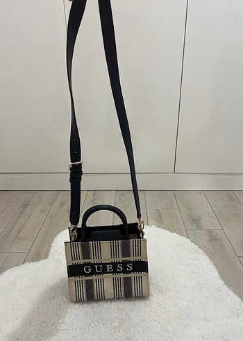 GUESS Baskılı Kadın Beyaz Gri Omuz Çantası - Görsel 2