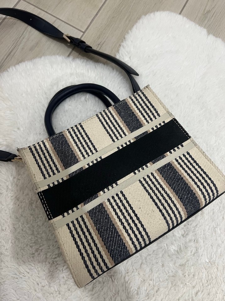 GUESS Baskılı Kadın Beyaz Gri Omuz Çantası - Görsel 3