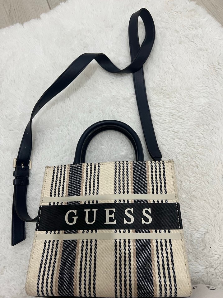 GUESS Baskılı Kadın Beyaz Gri Omuz Çantası - Görsel 4