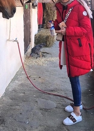 Kırmızı şişme mont