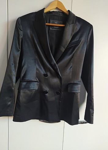 BERSHKA SATEN CEKET