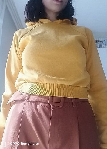 Sarı renk sweatshirt 