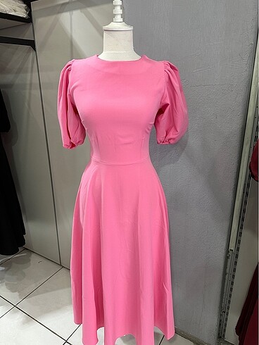 Pembe elbise